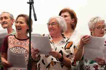 Etxekoekin kantari Lagunekin Kantari