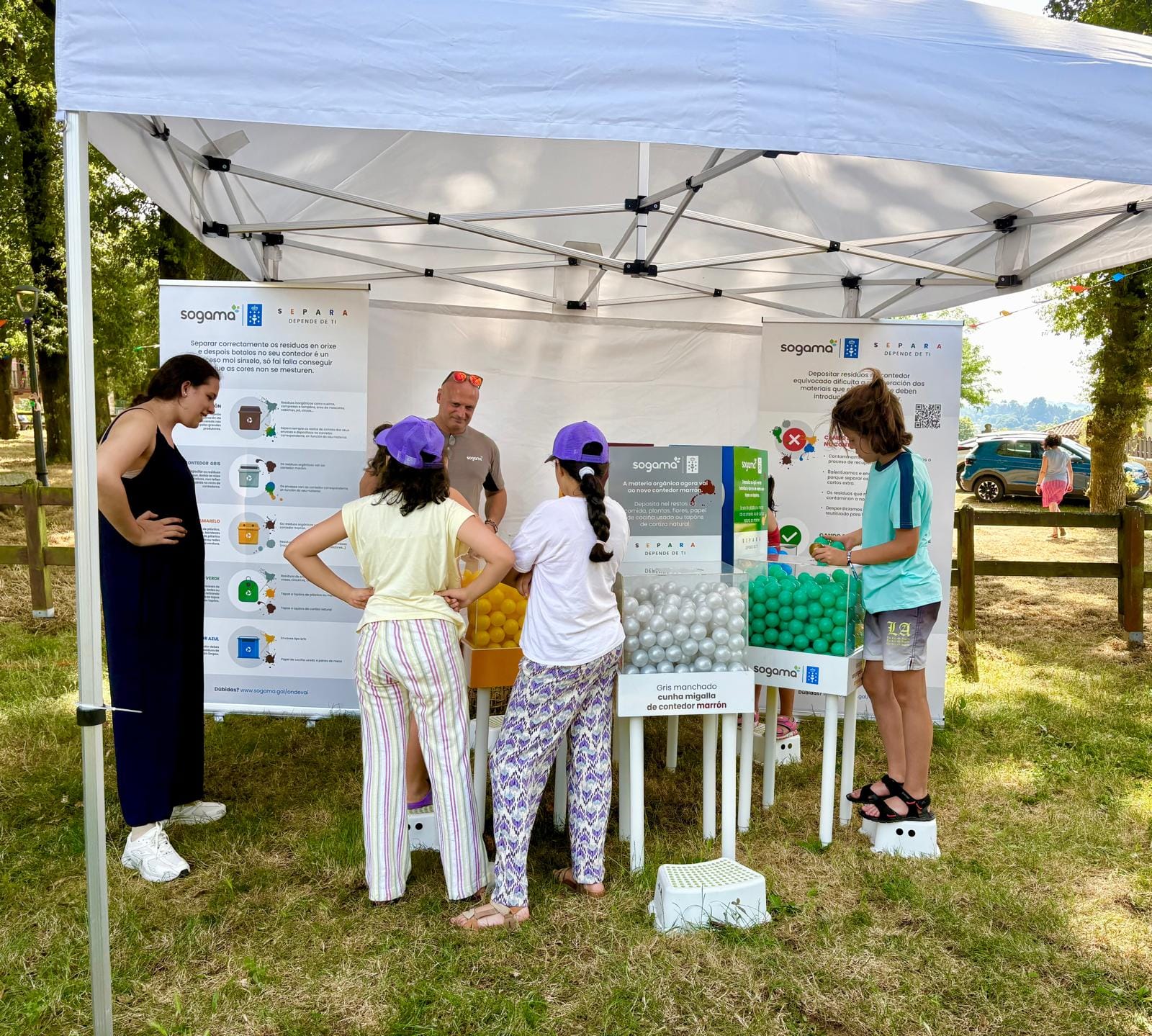 Punto informativo de Sogama para asesorar sobre residuos