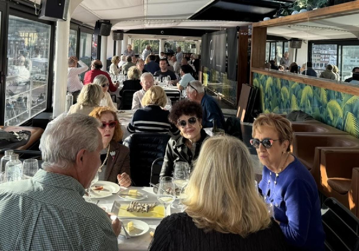 Antxoas y txakoli en el Náutico