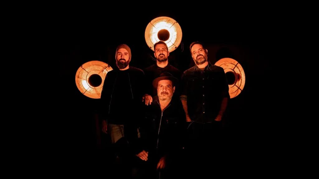 Presentación del nuevo álbum 'B.S.O. 2005 – 2025' de Eladio y los Seres Queridos