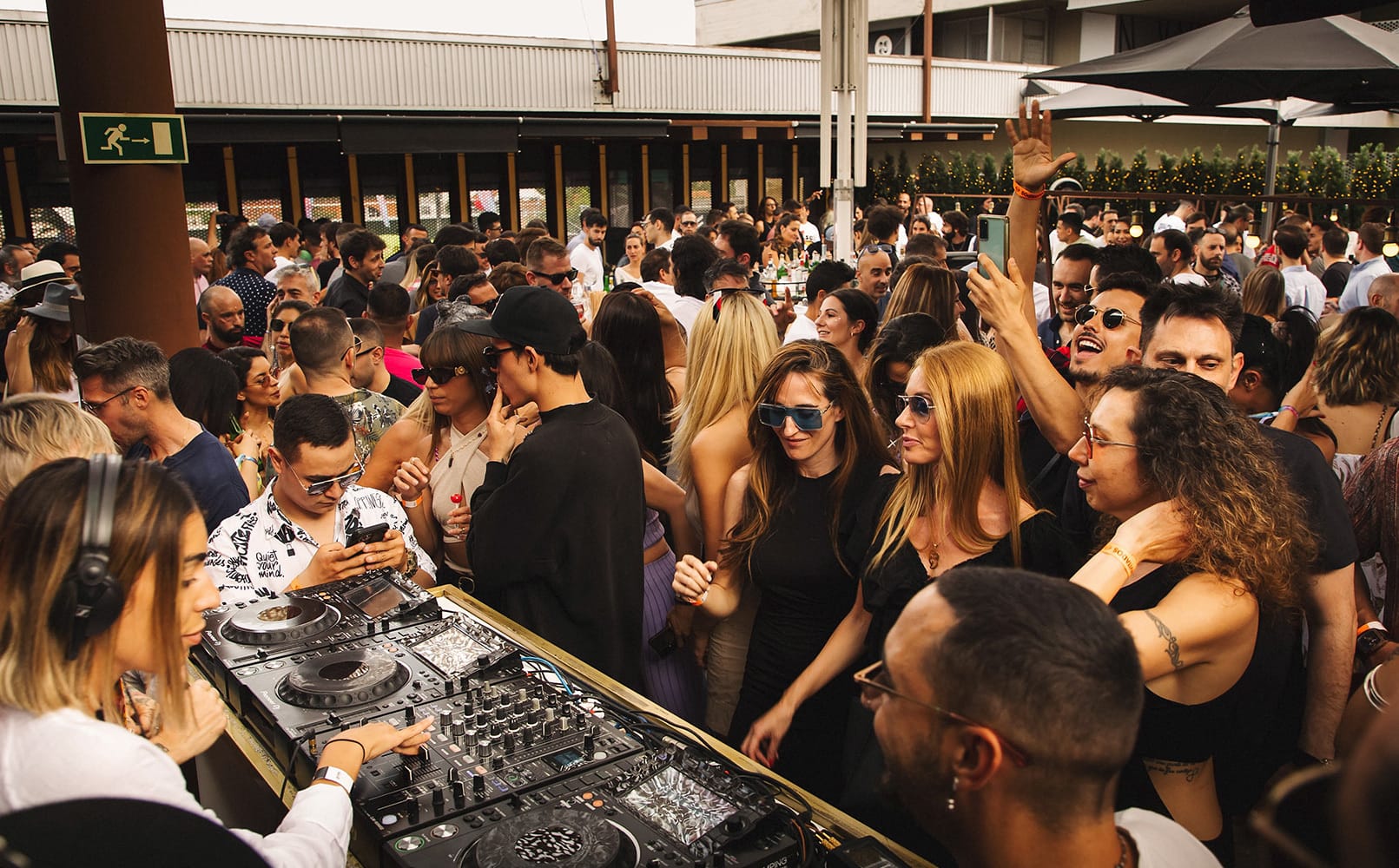 Tardeo electrónico con DJs al sol