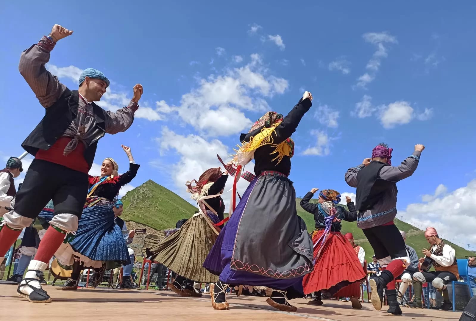 Actuación de la Agrupación Folklórica Santa Cecilia