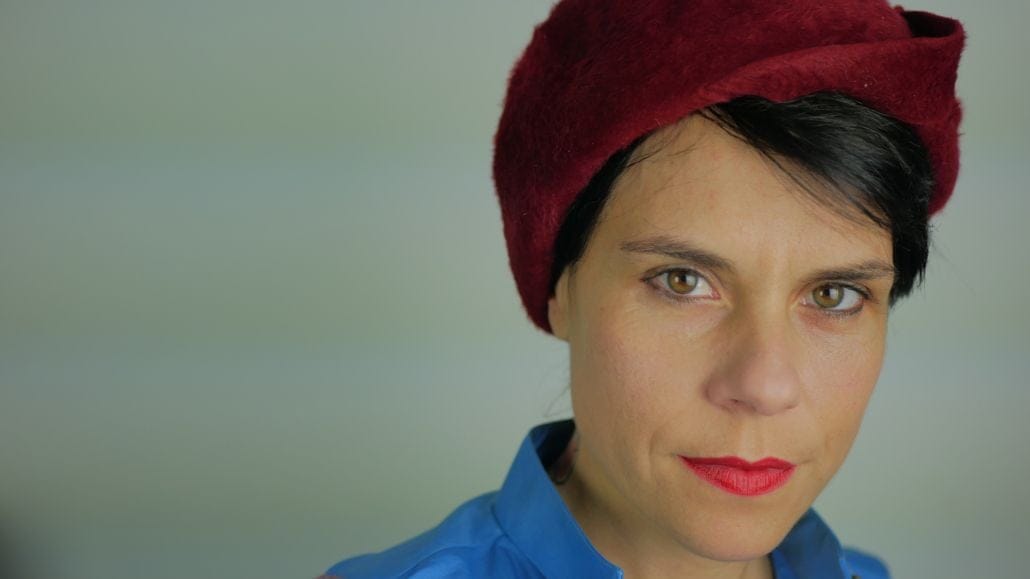 A poeta Silvia Penas Estévez presenta su libro 'A pel do exilio'