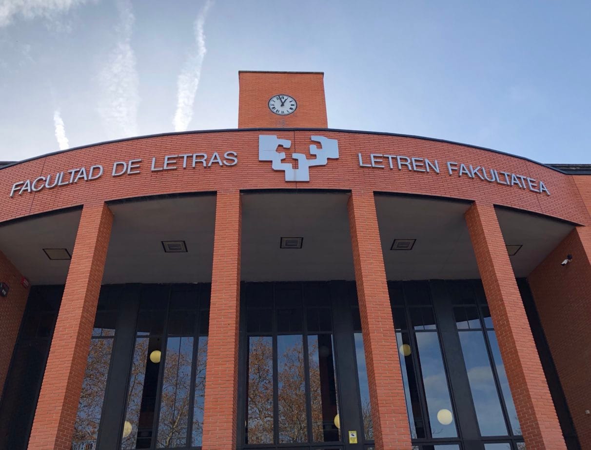 Uni-Verso. Encuentro de la universidad con el poema