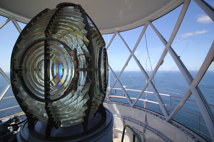 Cuando la costa cambió de luz: Historia viva de los faros