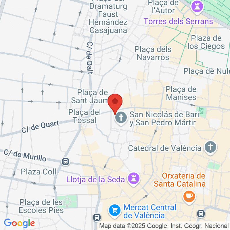 Entrada a la Parroquia de San Nicolás de Bari y San Pedro Mártir