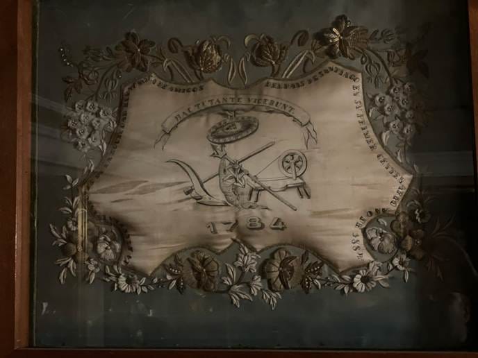 Papel, Hilo y Tela. El Emblema de la RSEAPS