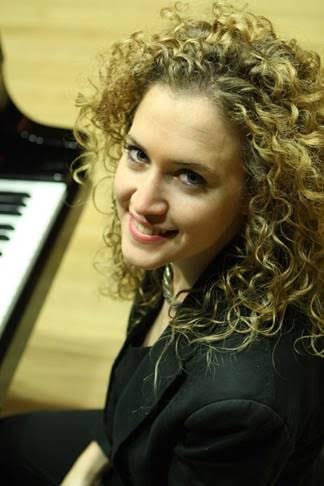 Piano solo: María Luisa Quintas Soriano