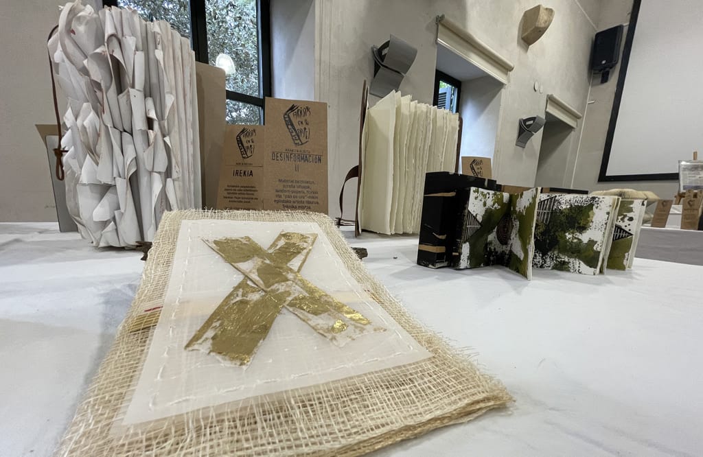 'Diálogos entre Hojas y Obras'