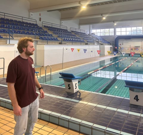 Ampliación de plazas y matrícula para cursos de gimnasia y natación para mayores