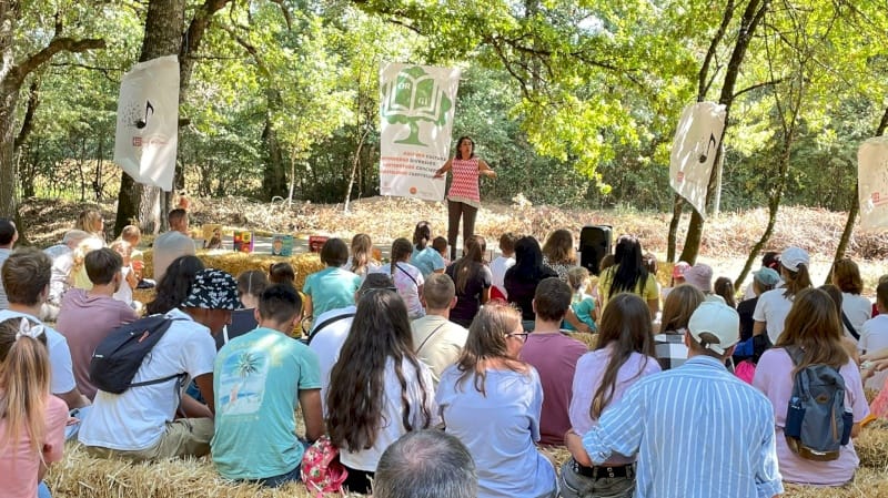 Cuentatalleres Dinosaurios adecentando la tierra