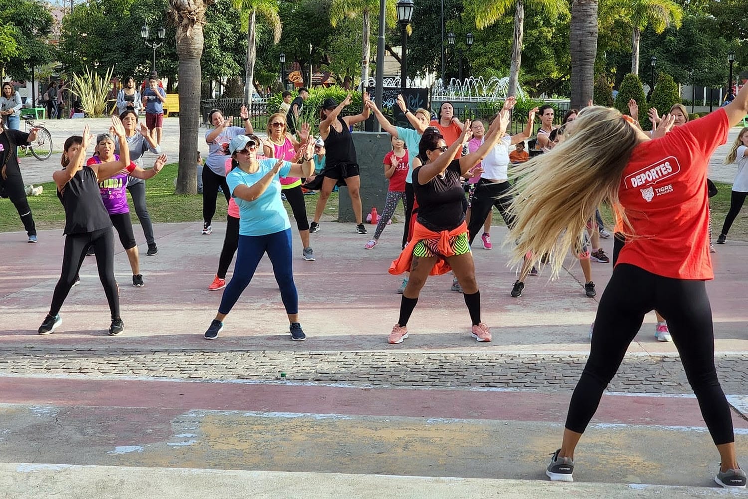 Plazas Activas: clases de ritmos latinos y zumba al aire libre