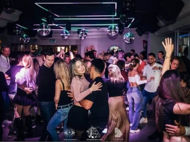 Noche de salsa, bachata, merengue, cha-cha-cha y kizomba