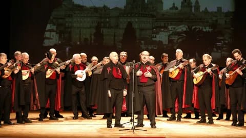 Troyanos de Compostela: Acercar la tuna al medio rural