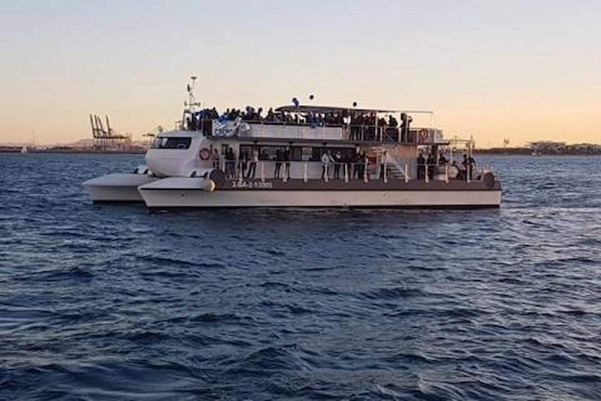 Paseo en catamarán y visita los viveros de clóchina