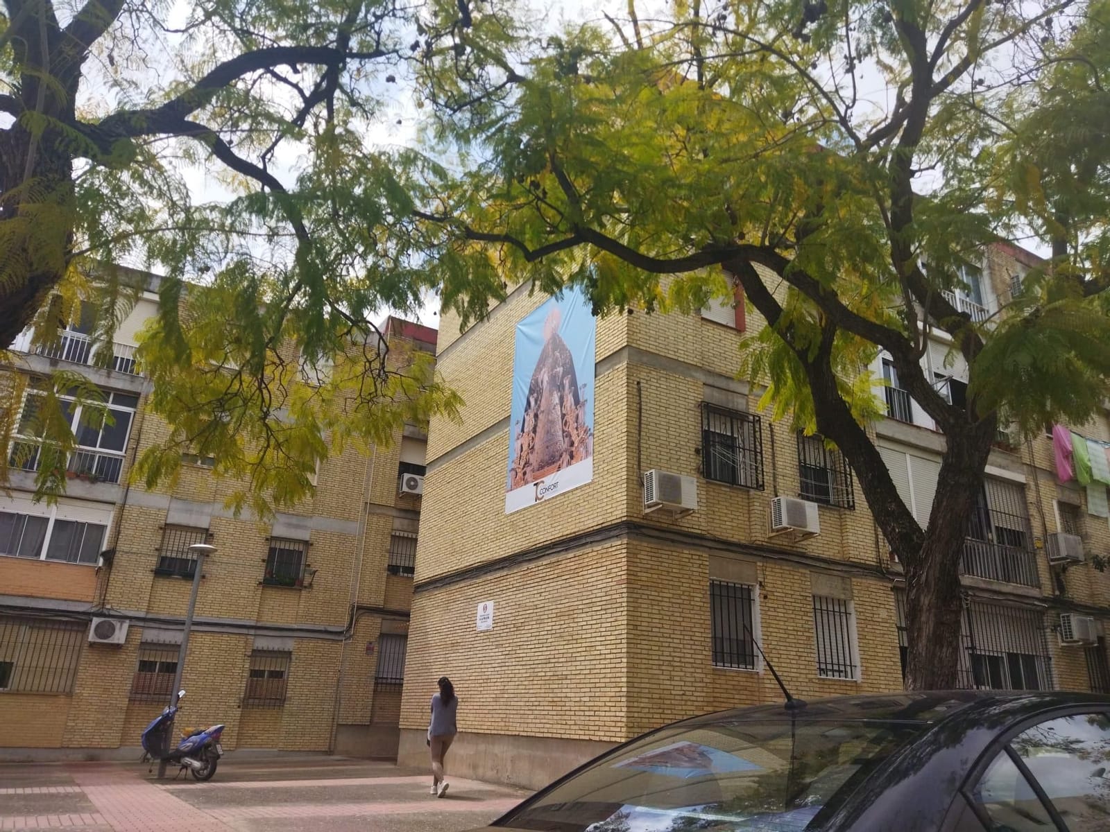 Exposición callejera en su barrio de San Benito