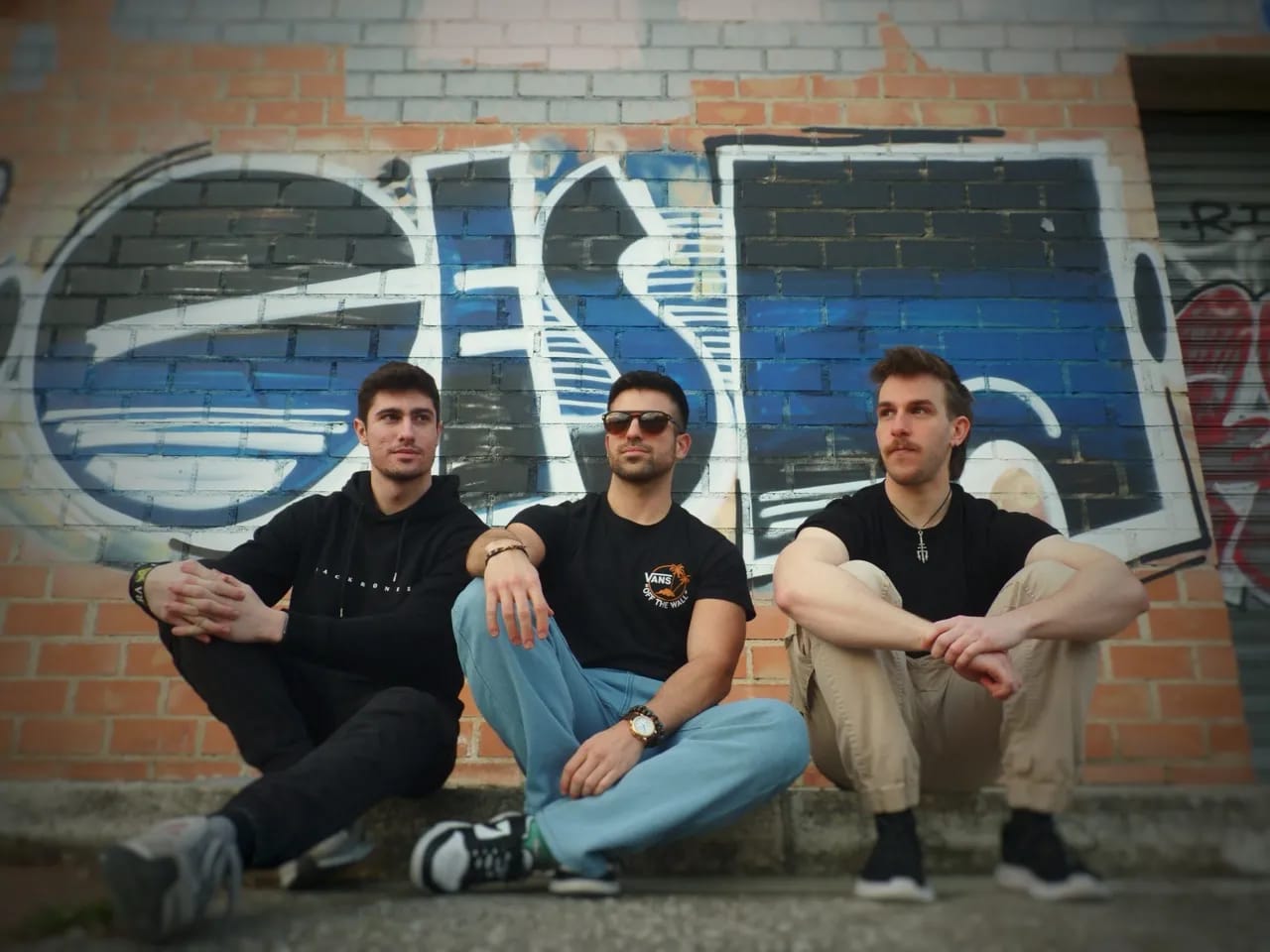 MORIR EN CALIFORNIA + YEL + TEENAGE FEVER