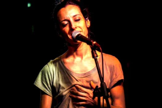 Luz entre partículas