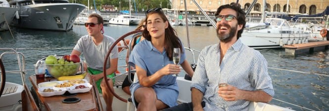 Desayuno o merienda en velero