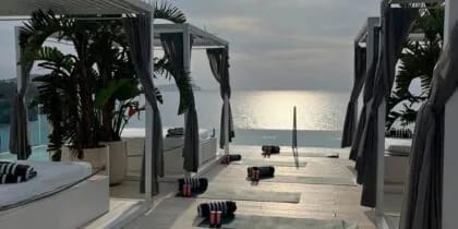 Yoga y desayuno saludable en BLESS