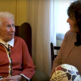 Proyección de 'Hamaika andra zurigorri'