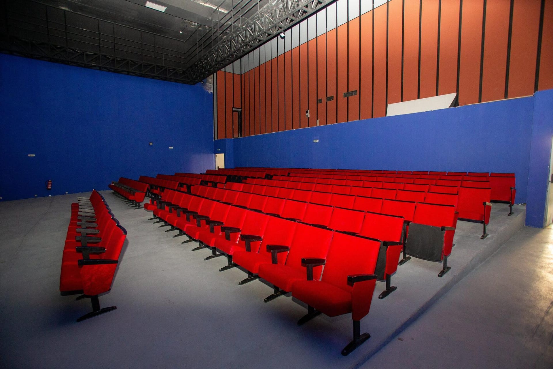 Fotos | Los antiguos cines Guelbenzu de La Milagrosa, por dentro