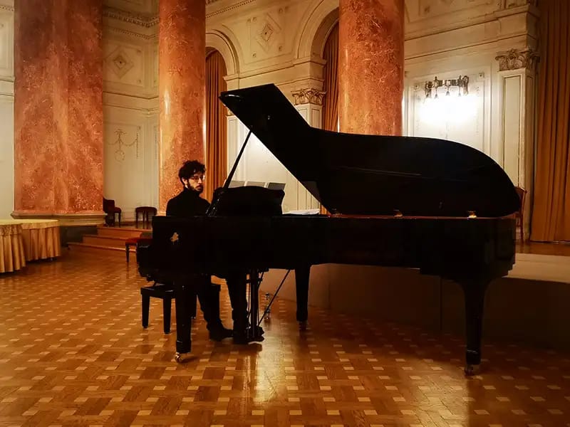 Piano solo: Federico Bucaioni