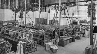 Exposición La Casa Elizalde rescata las luces y las sombras de la Barcelona de las fábricas textiles