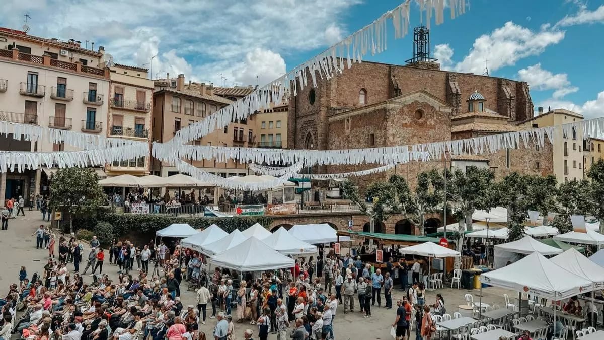 Festival cultural en el pueblo medieval