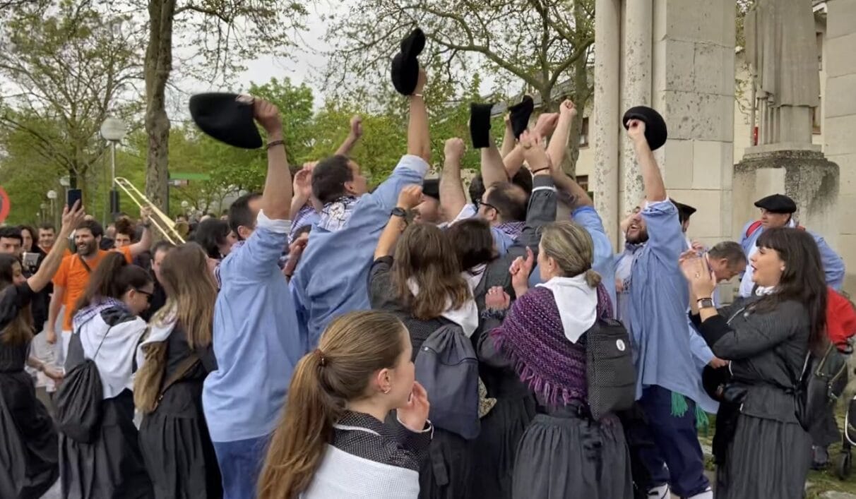 Kalejira de blusas y neskak