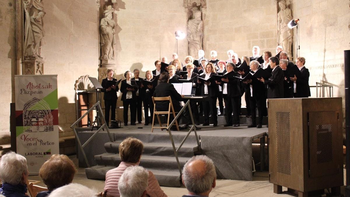 Voces en el Pórtico