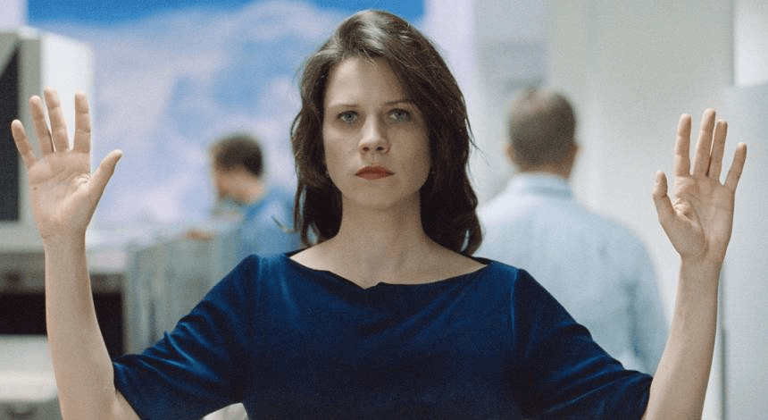 FELKÉSZÜLÉS MEGHATÁROZATLAN IDEIG TARTÓ EGYÜTTLÉTRE (Preparativos para estar juntos un período de tiempo desconocido)