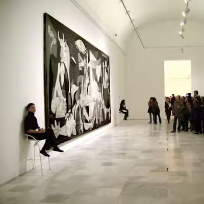Reina Sofía + Madrid: Visita de día completo con entrada rápida al Museo del Prado y al Palacio Real