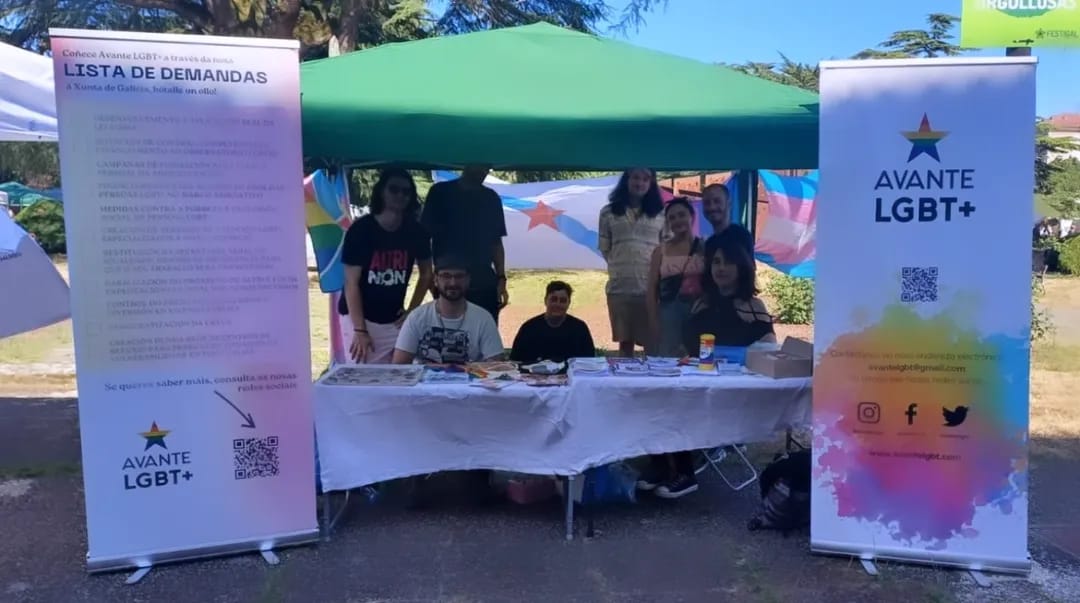 Concentración contra la agresión homófoba