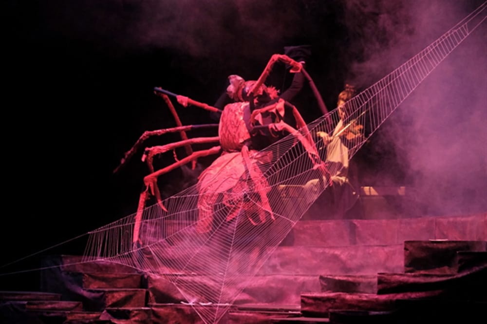 Un hilo me liga a vos