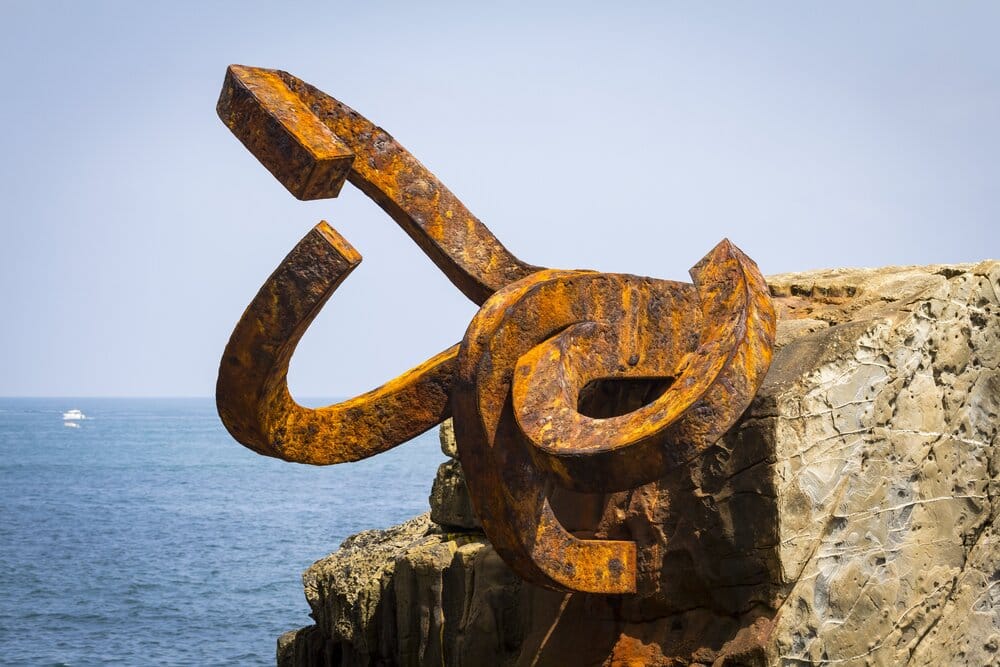 Homenaje a Chillida recorrido escultórico-musical