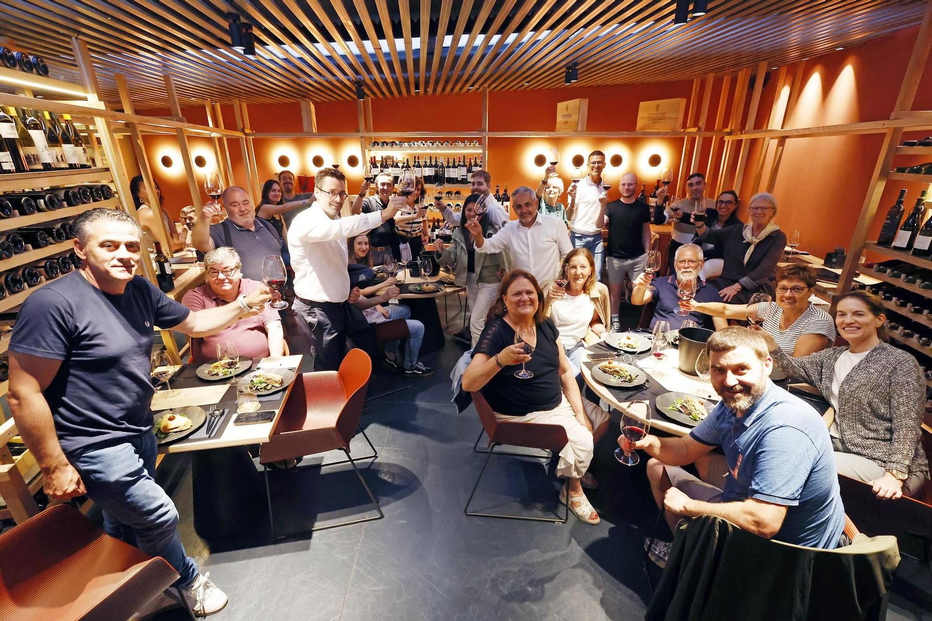 Cata de vinos y tapas para suscriptores de FARO