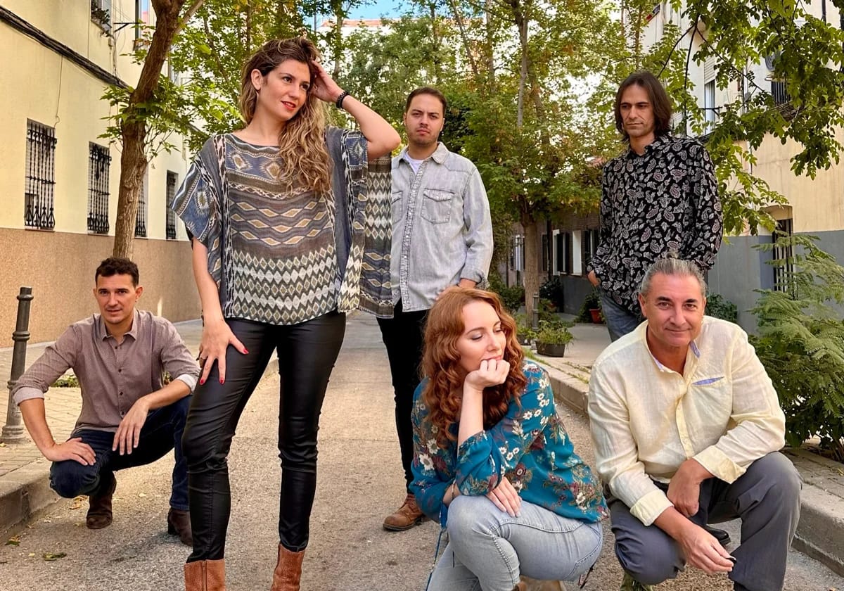 All Around Folks: 'Roshanee'