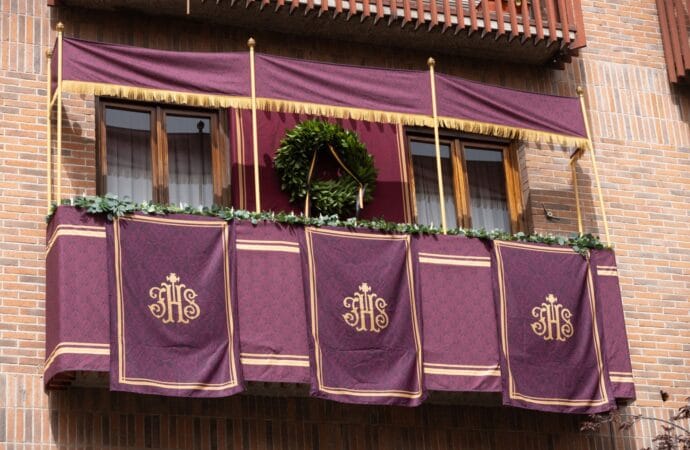 IV Concurso de Embellecimiento de Balcones y Escaparates durante la Semana Santa 2025