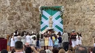 Ofrenda floral a la Virgen de la Montaña