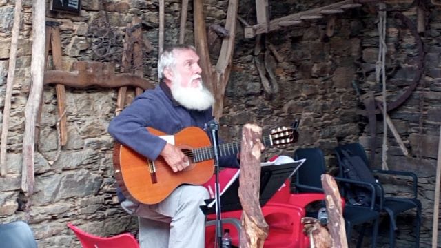 Charla cantada de Xosé Luís Rivas 'Mini' - 'Ai das que levan no bico un cantar'