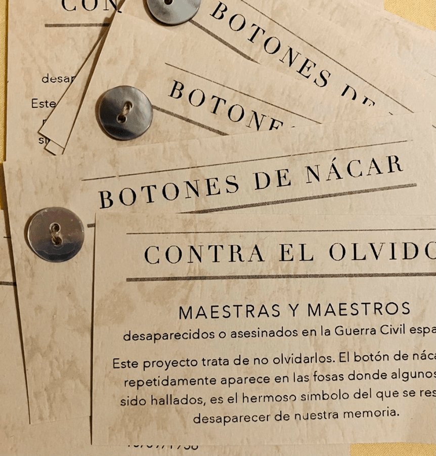 BOTONES DE NÁCAR contra el olvido