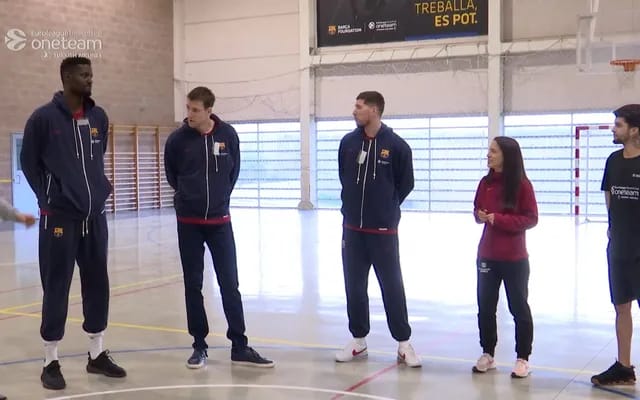Joel Parra, Jan Veselý y Youssoupha Fall visitan el Centro Penitenciario de Jóvenes