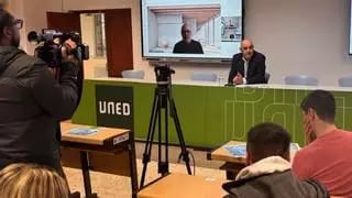 Curso: “Conversaciones con la máquina: El viaje hacia ChatGPT, DeepSeek y Gemini”