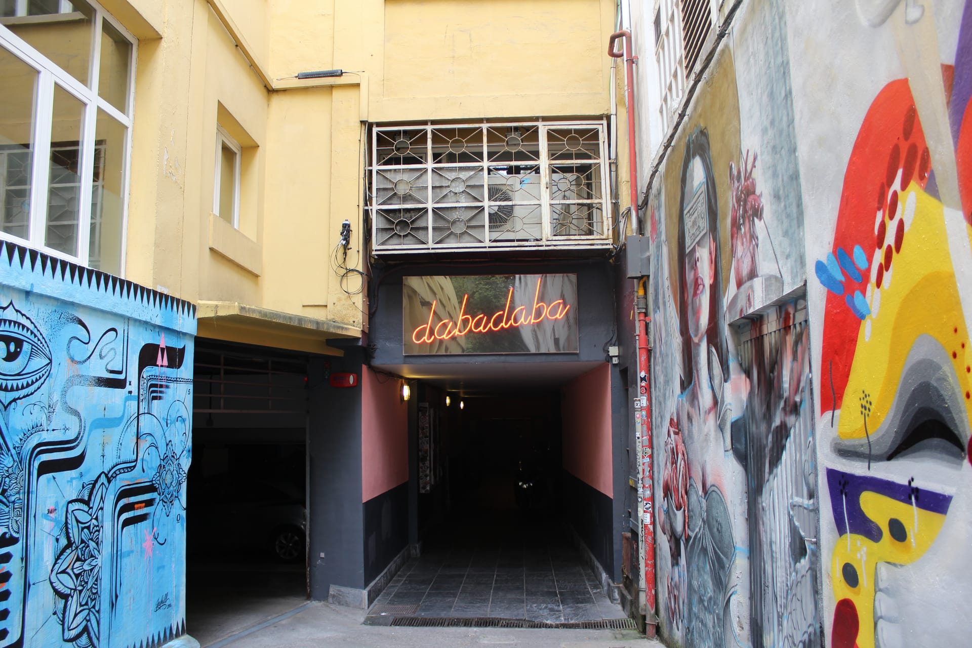 Mixthetika: Oma Totem + azul + Elena Barker b2b beltranz