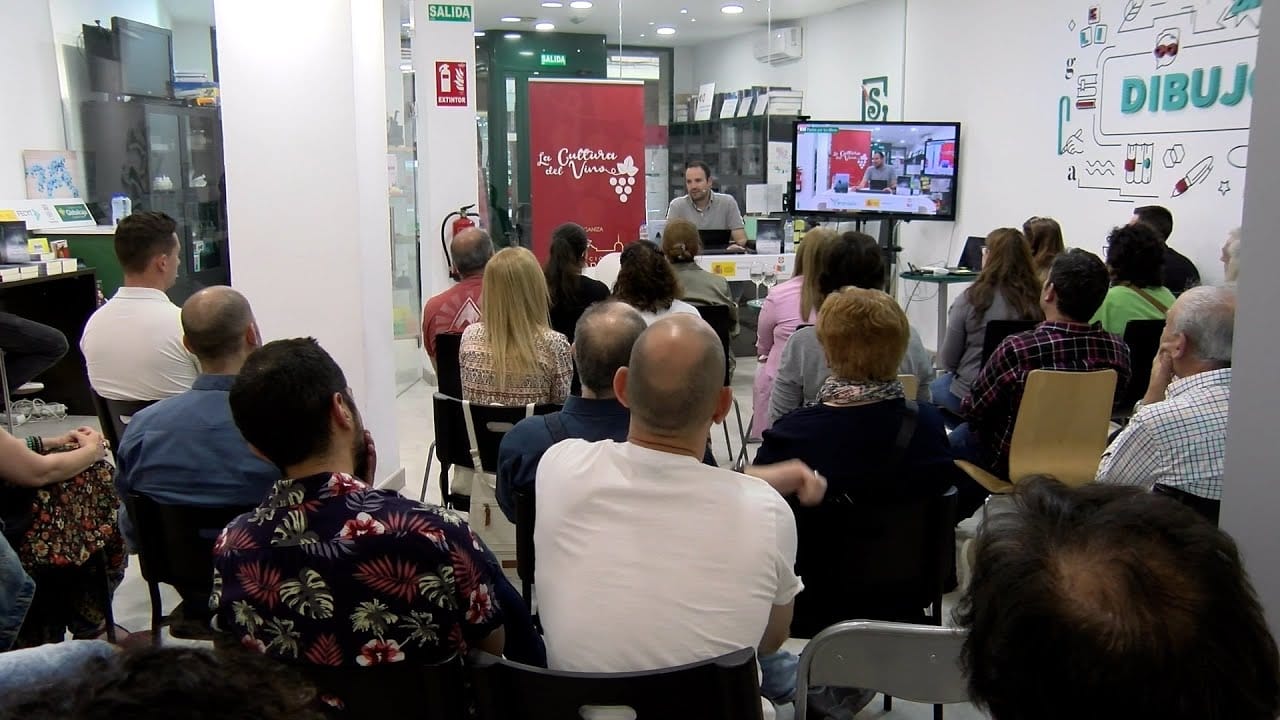 Firma de ejemplares del poemario 'Déjà vu para toda la vida' de Carlos Menor
