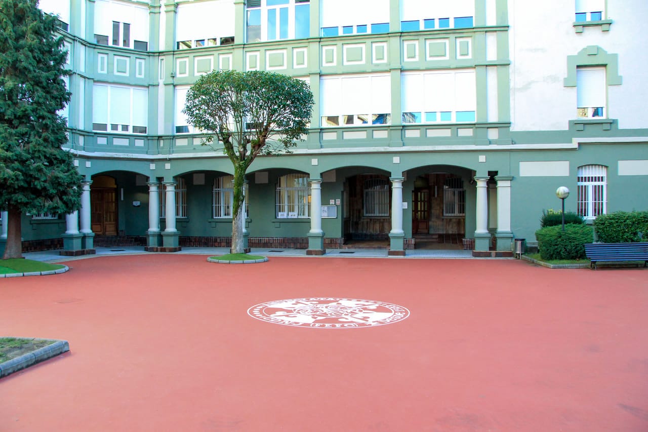 Mercadillo navideño solidario del Colegio Dominicas