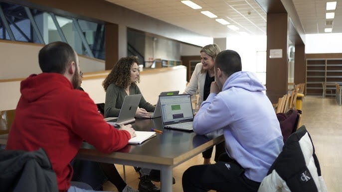 Encontros no Campus: ¿Es el AVE la solución a nuestros males?
