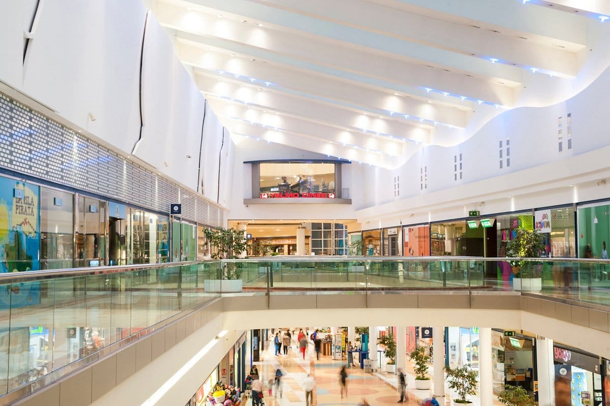 Servicio solidario de envoltorio de regalos a favor de AINDACE