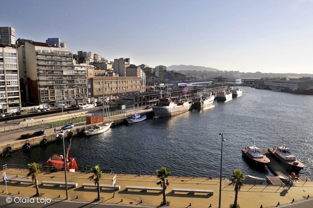 Actuación de la Charanga A Cabeza Non Para